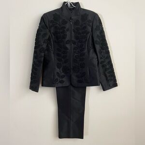 - Linda Allen Ellen Tracy 2 Piece Pant Outfit. Like New Condition. Size 10